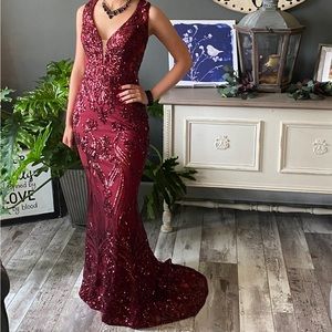 Selling this gorgeous gown